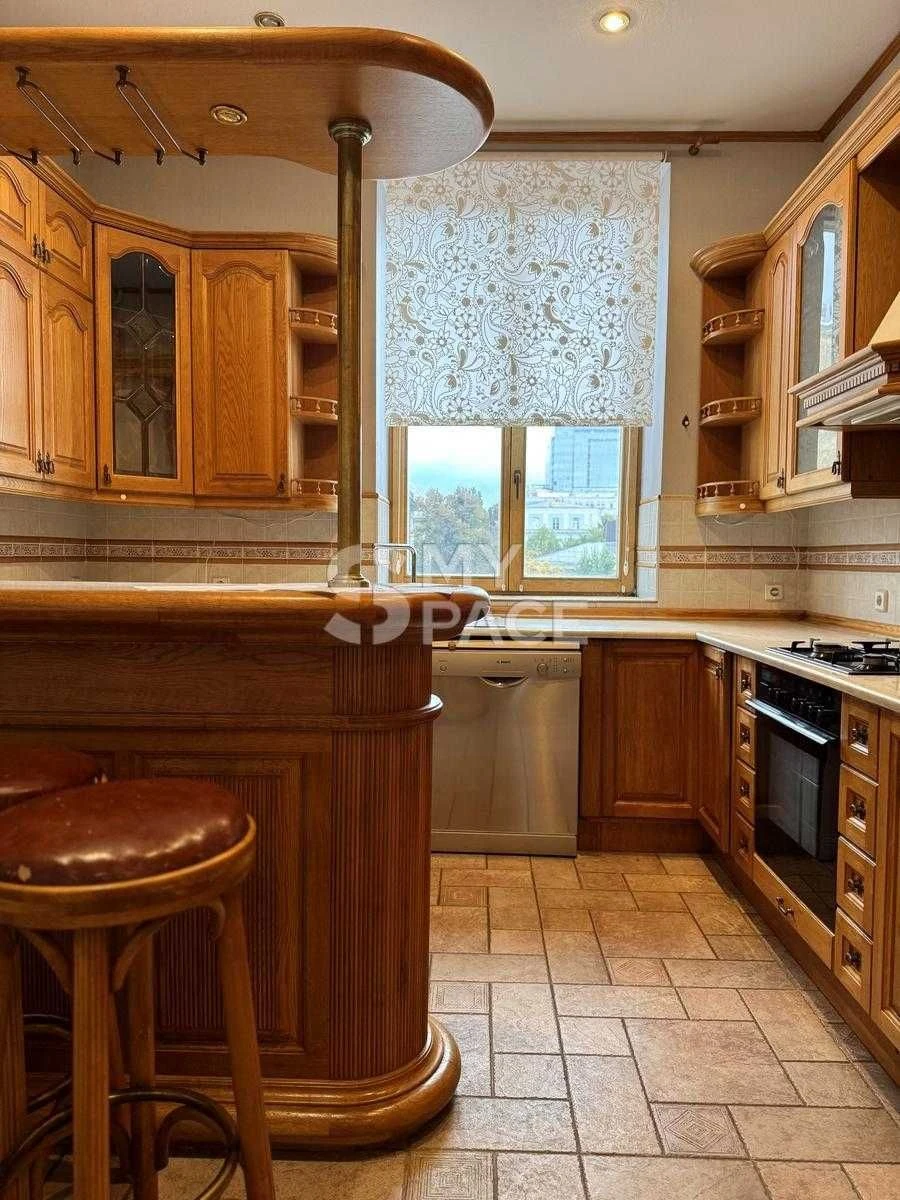 Продається роскошная двухэтажная квартира 235 м² в центре Киева
