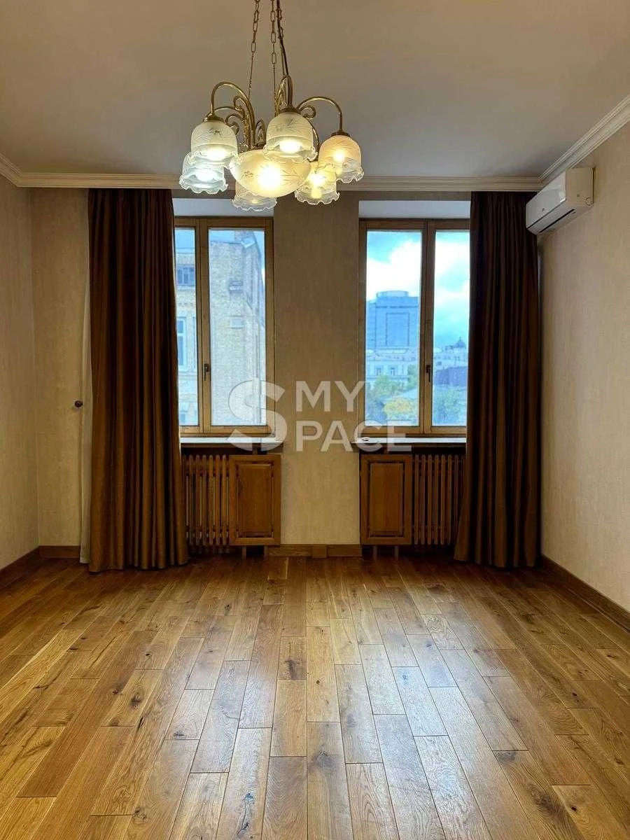Продається роскошная двухэтажная квартира 235 м² в центре Киева
