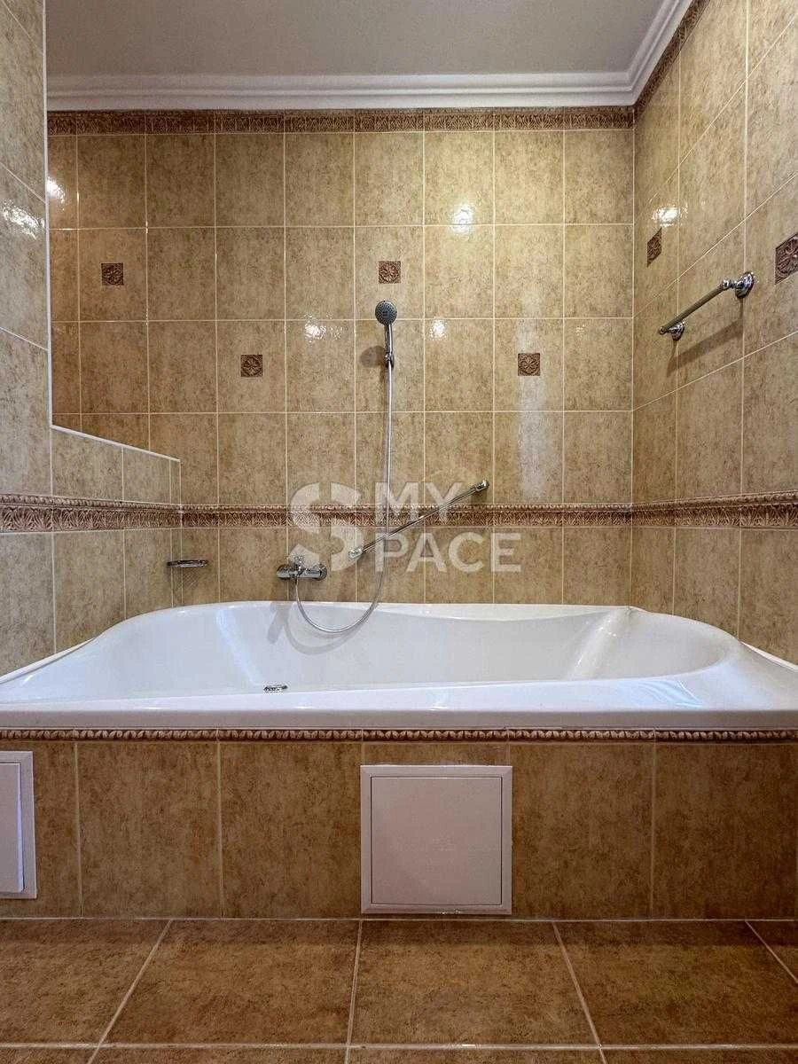 Продається роскошная двухэтажная квартира 235 м² в центре Киева