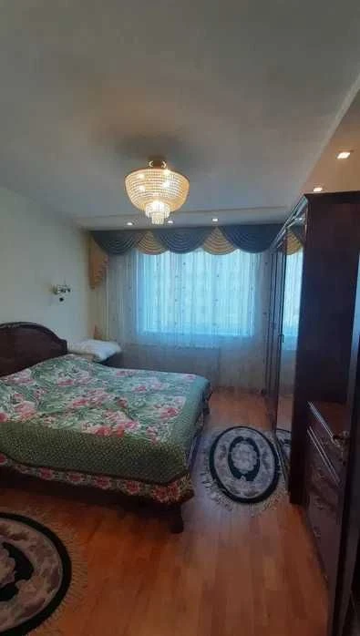 Продається 3-кімнатна квартира, проспект Науки, метро Научна.