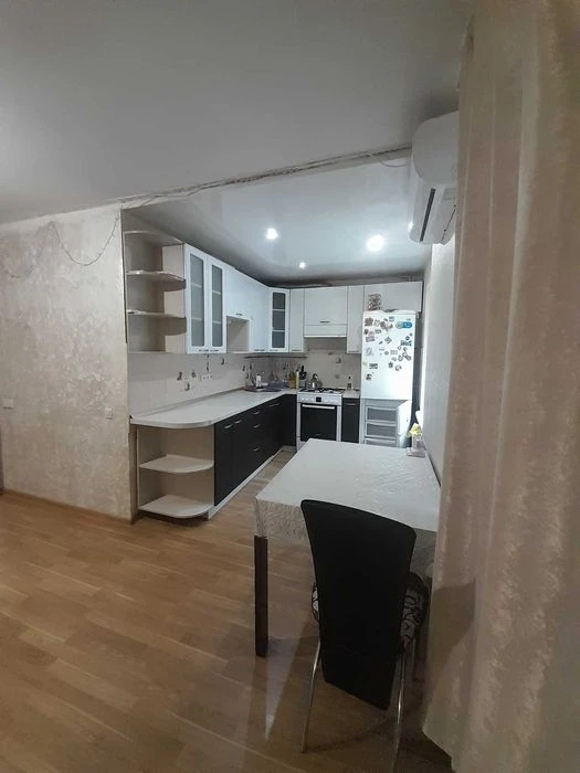 Продажа 2-комнатной квартиры с кухней-студией, Металлургов (21