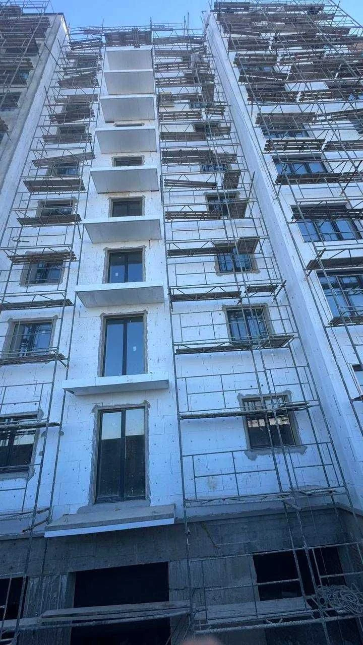 Apartment for sale, center location, installment payment possible.