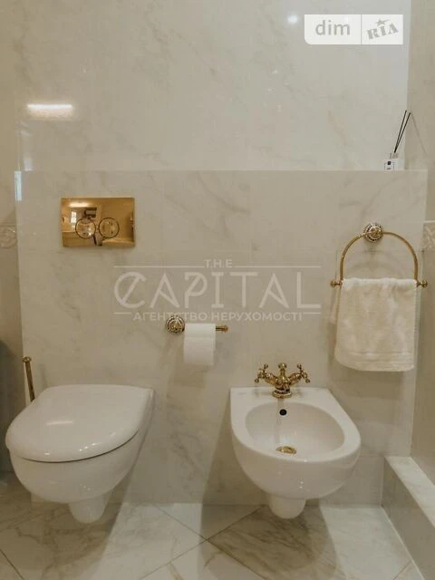 Sale of 4-room apartment 130 sq. m. on Denisa Racynskoho St. 25 •