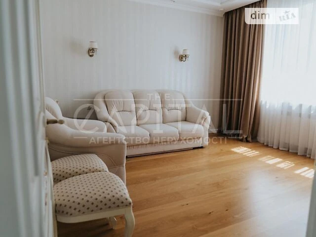 Sale of 4-room apartment 130 sq. m. on Denisa Racynskoho St. 25 •
