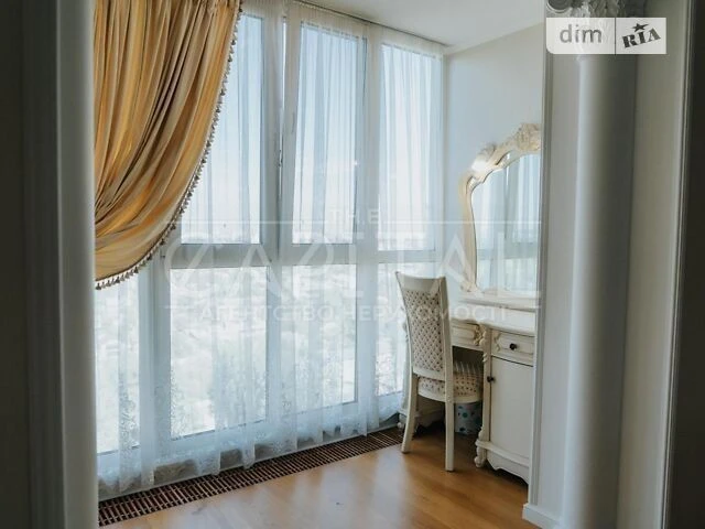 Sale of 4-room apartment 130 sq. m. on Denisa Racynskoho St. 25 •