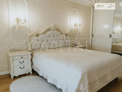 Sale of 4-room apartment 130 sq. m. on Denisa Racynskoho St. 25 •