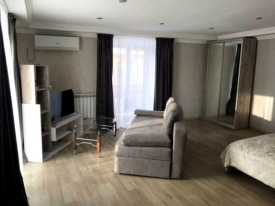 Apartment. Odessa, Nezalezhnosti Street