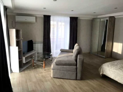 Apartment. Odessa, Nezalezhnosti Street