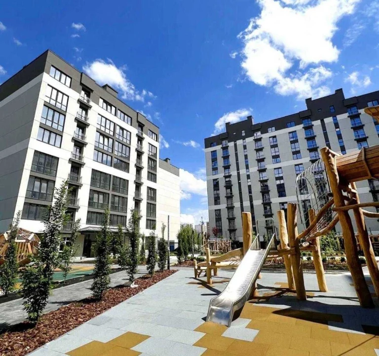 Продаж 3-кімнатної квартири в ЖК «Козацький» — середній поверх