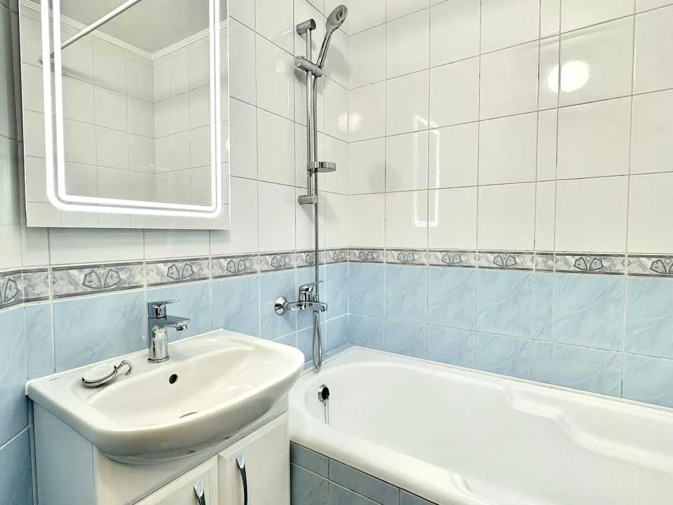 Apartment. Feodosyiska Street, Kyiv