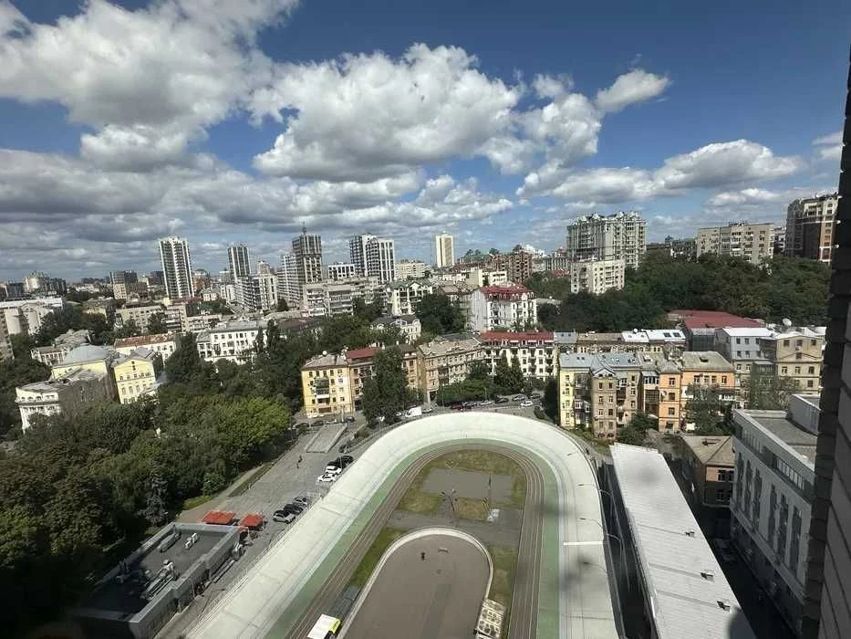 Центр Золоті Ворота Вид на велотрек 3 кімнати 120м² Богдана
