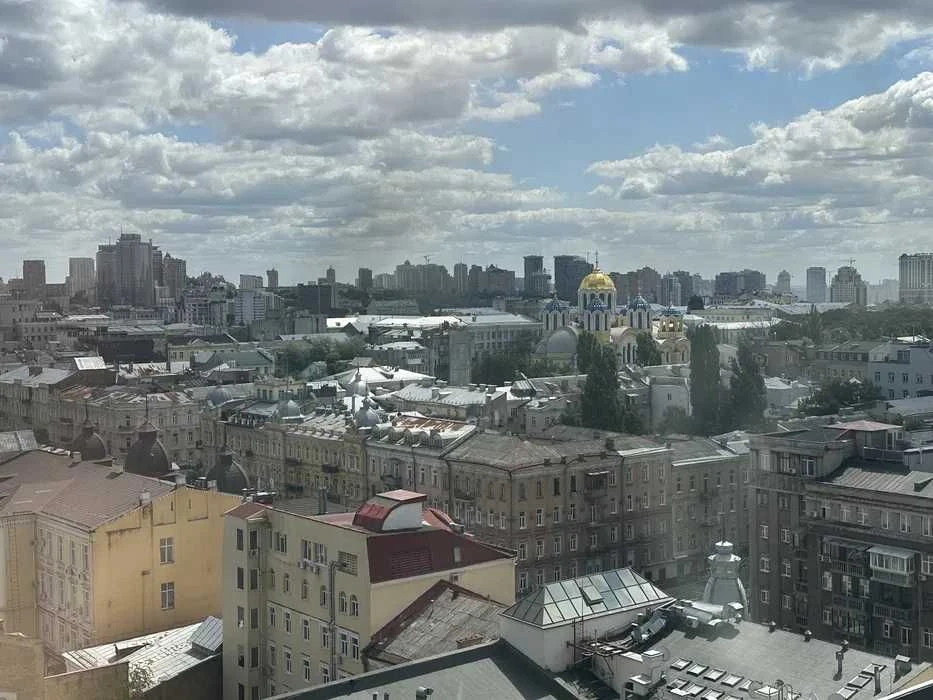 Центр Золоті Ворота Вид на велотрек 3 кімнати 120м² Богдана