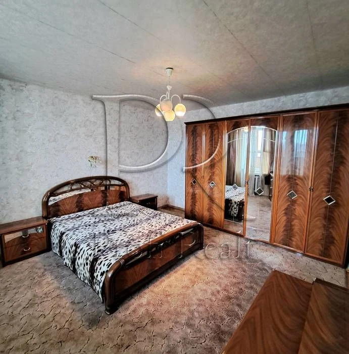 Sale of a 3-room apartment. Metro Livoberezna. Okiynoi 3a. Dnipro
