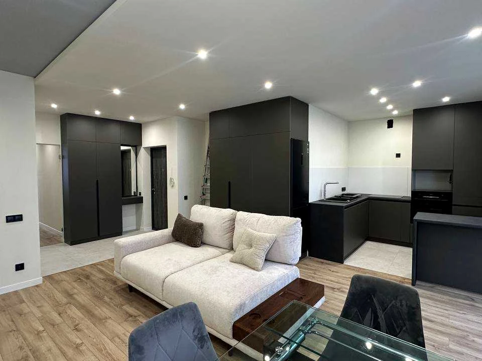 Apartment. Ivano-Frankivsk, Vysochana st.