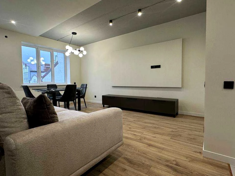 Apartment. Ivano-Frankivsk, Vysochana st.