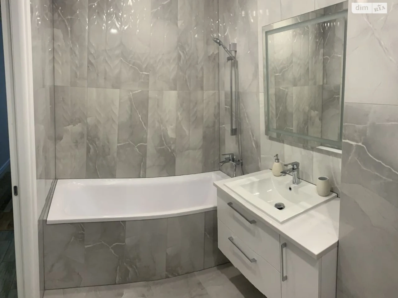 Long-Term Rental Apartment Holosko