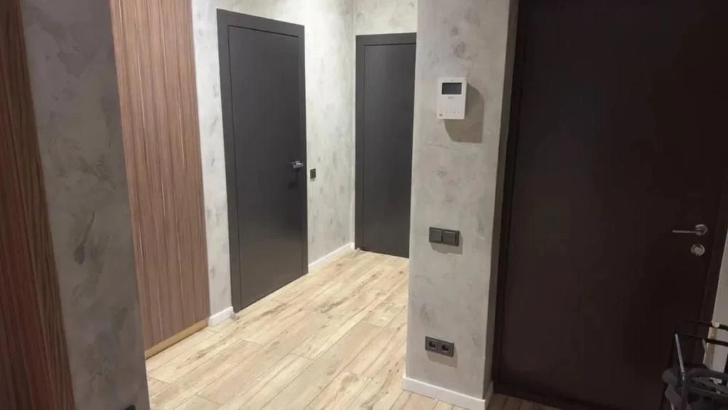 Продается 3-комнатная квартира в районе Симферопольская улица