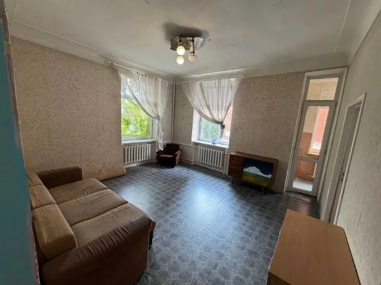 Apartment for Sale: 4 rooms in the area of October Square
