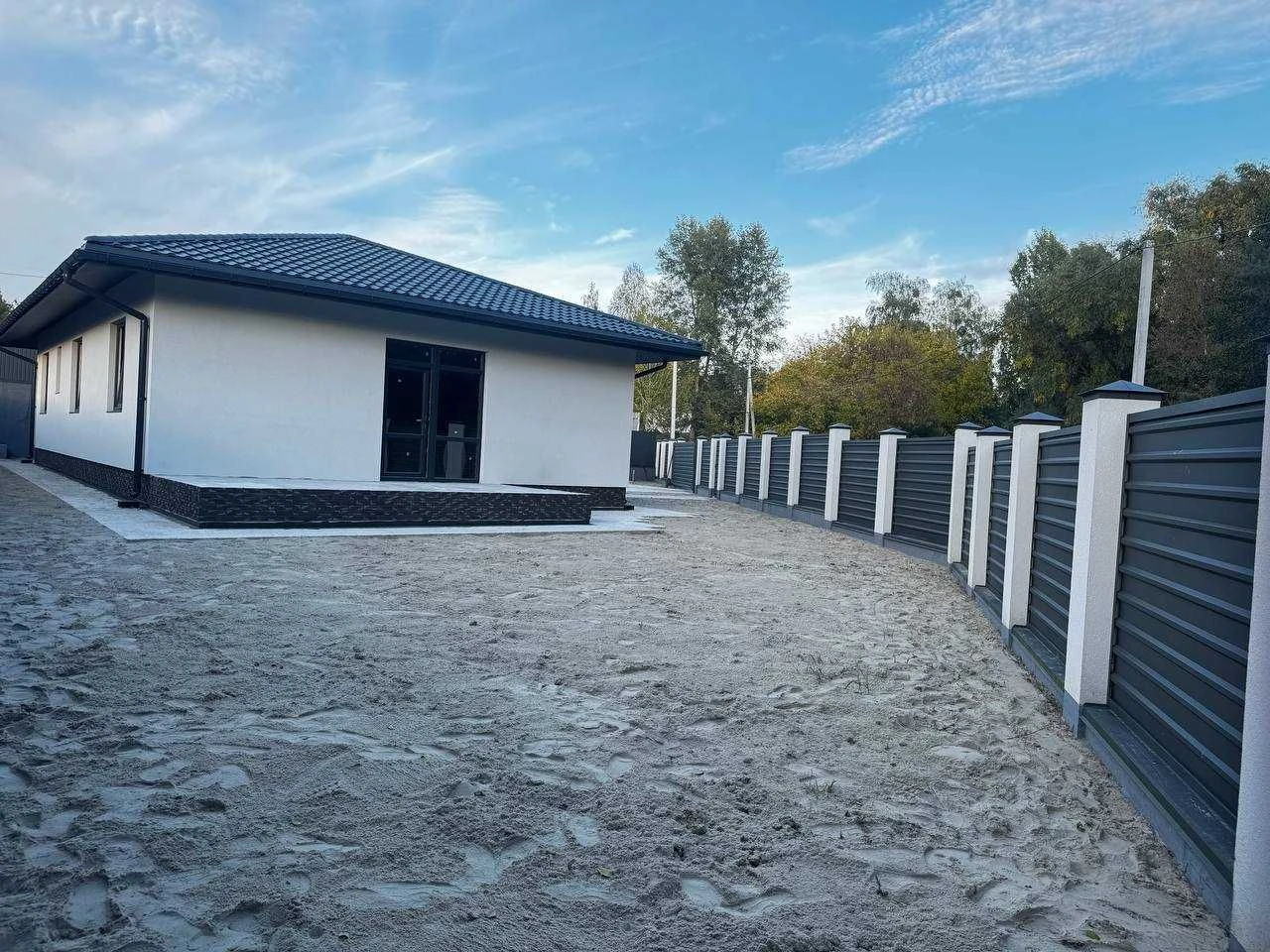 Новий цегляний будинок 135 м², 6 соток, лише 12 км до метро.