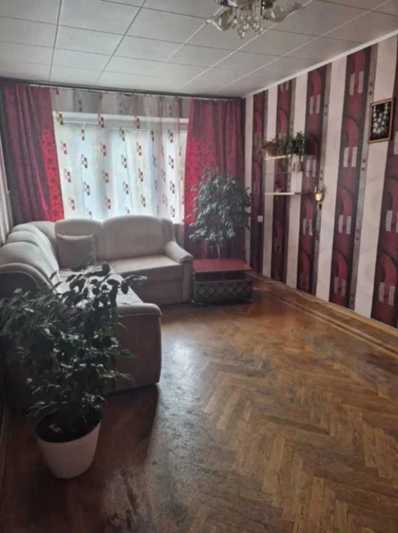 Продається трикімнатна квартира 62 кв.м