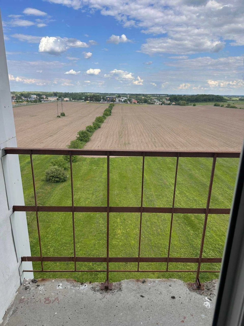 Продам 1х комн. квартиру на Параджанова