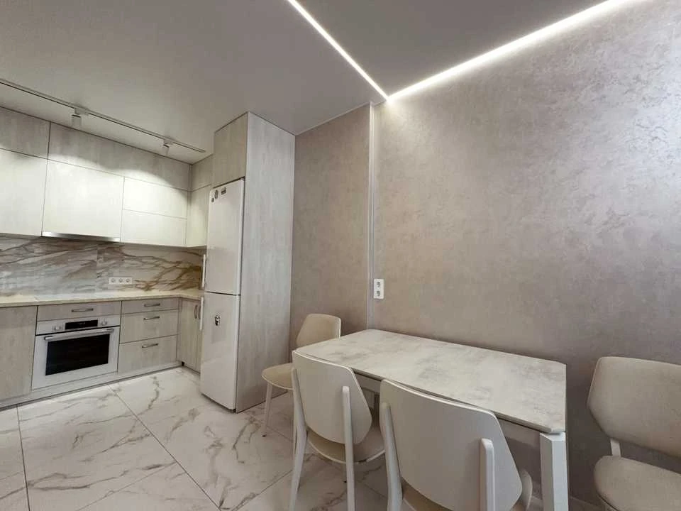 Apartment. Lubomir Guzara Prospect, Kyiv