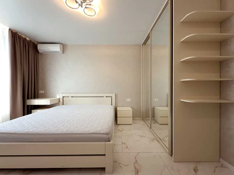 Apartment. Lubomir Guzara Prospect, Kyiv