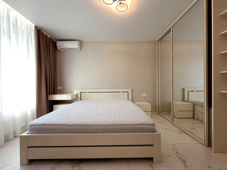 Apartment. Lubomir Guzara Prospect, Kyiv
