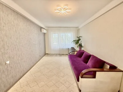 Sale of a 2-bedroom apartment renovated (April 12)