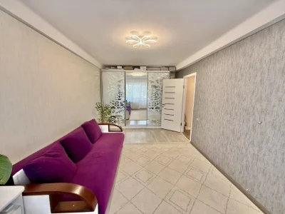Sale of a 2-bedroom apartment renovated (April 12)