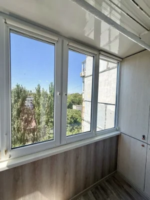 Sale of a 2-bedroom apartment renovated (April 12)