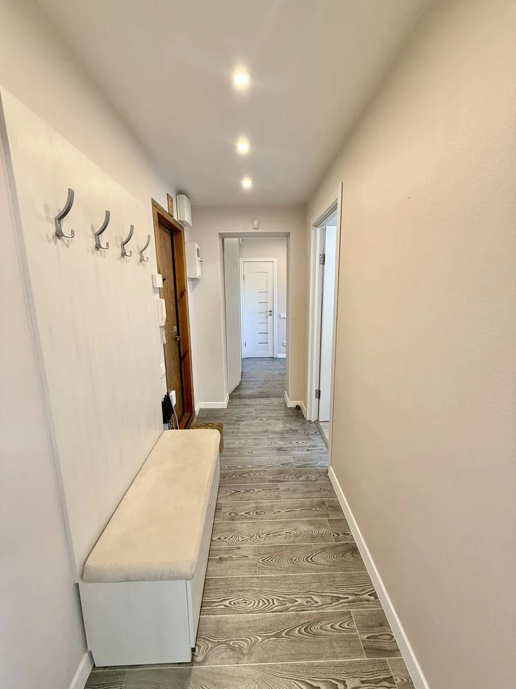 Sale of a 2-bedroom apartment renovated (April 12)
