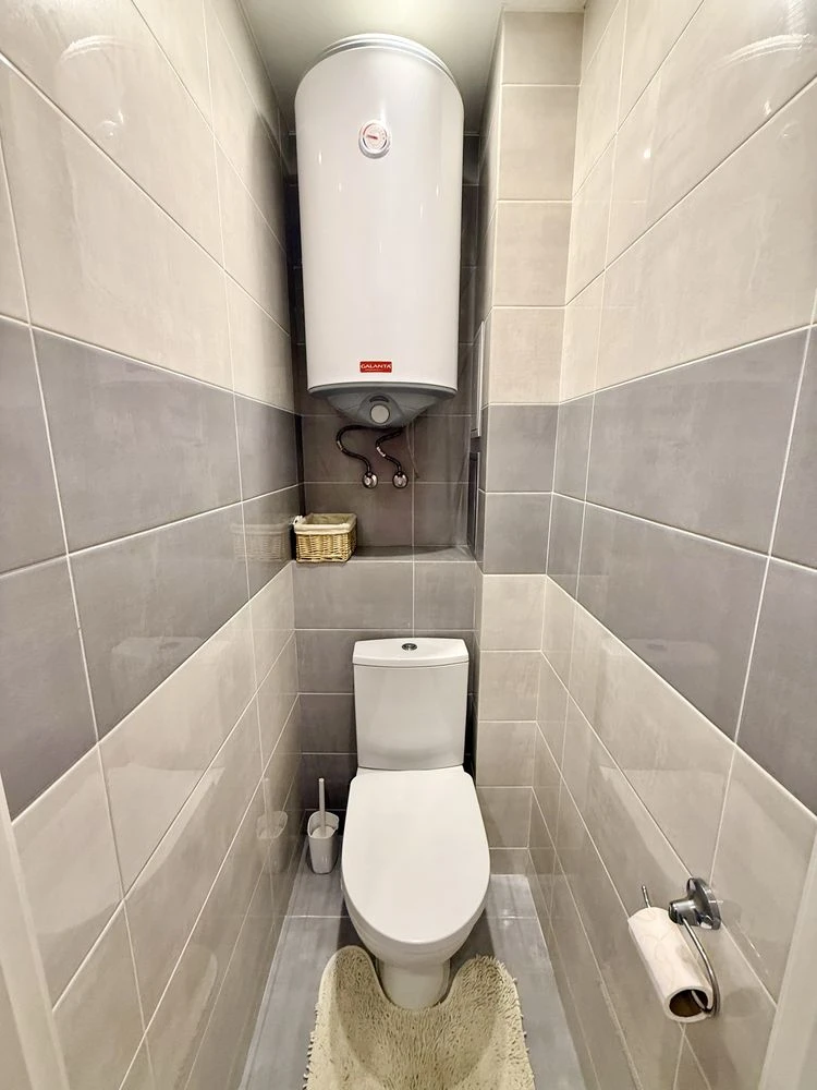 Sale of a 2-bedroom apartment renovated (April 12)