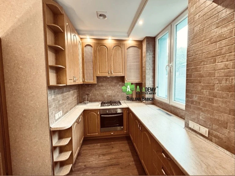 Center, Globus Park, L. Ukrainy Avenue, 3-room apartment