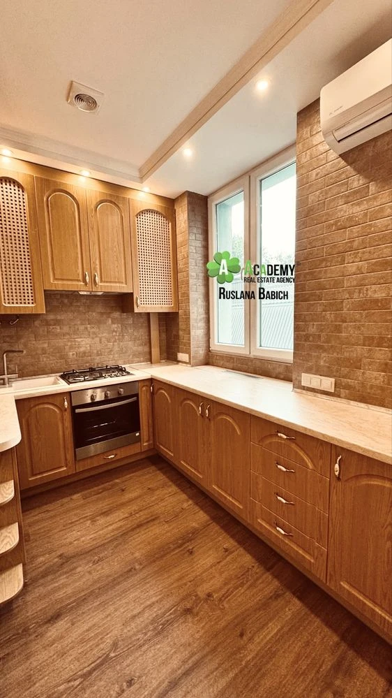 Center, Globus Park, L. Ukrainy Avenue, 3-room apartment