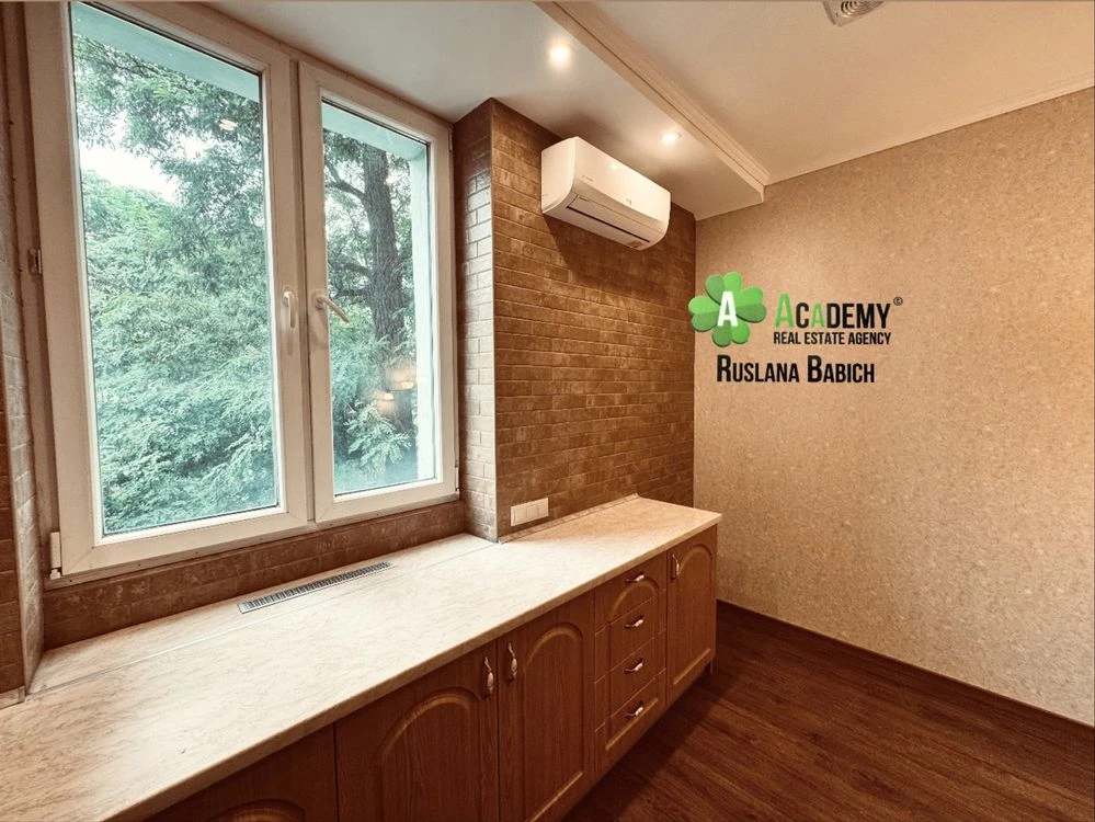 Center, Globus Park, L. Ukrainy Avenue, 3-room apartment