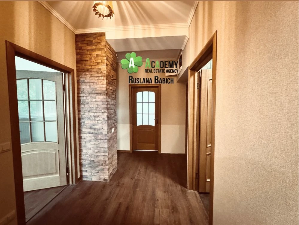 Center, Globus Park, L. Ukrainy Avenue, 3-room apartment