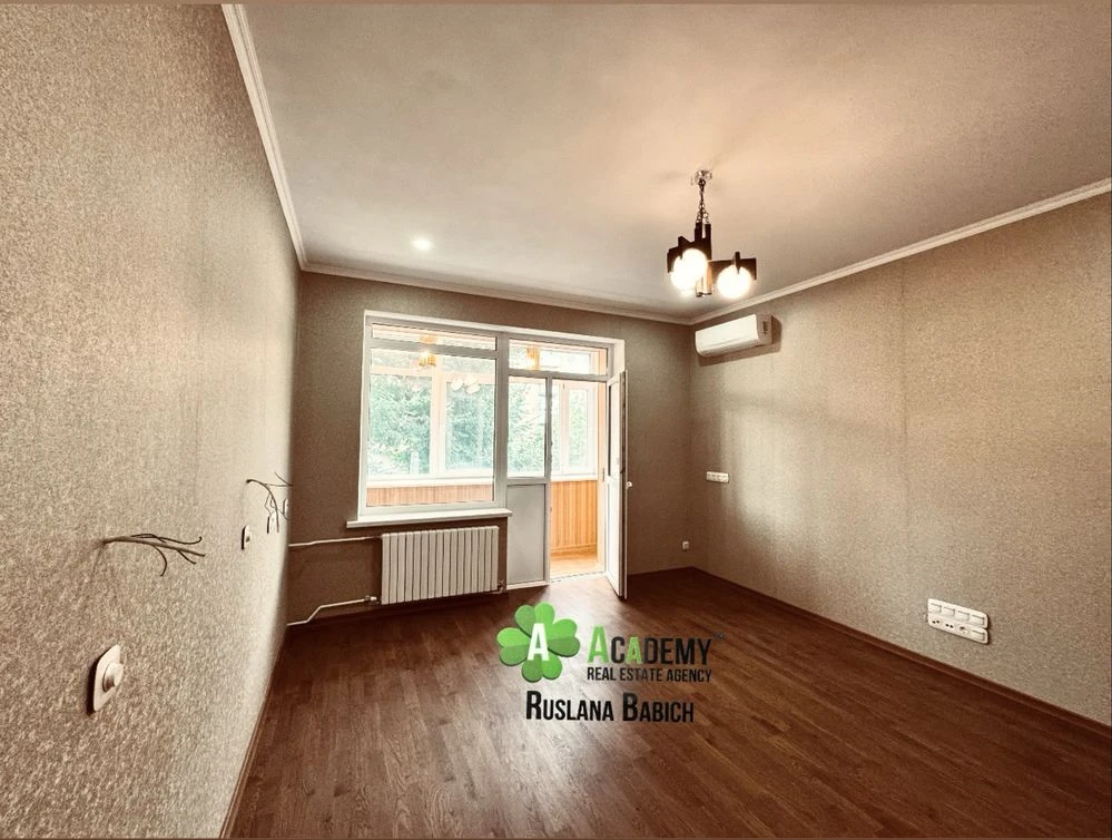 Center, Globus Park, L. Ukrainy Avenue, 3-room apartment