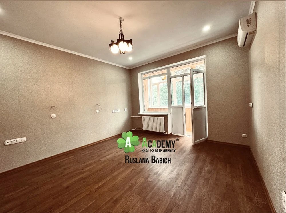 Center, Globus Park, L. Ukrainy Avenue, 3-room apartment