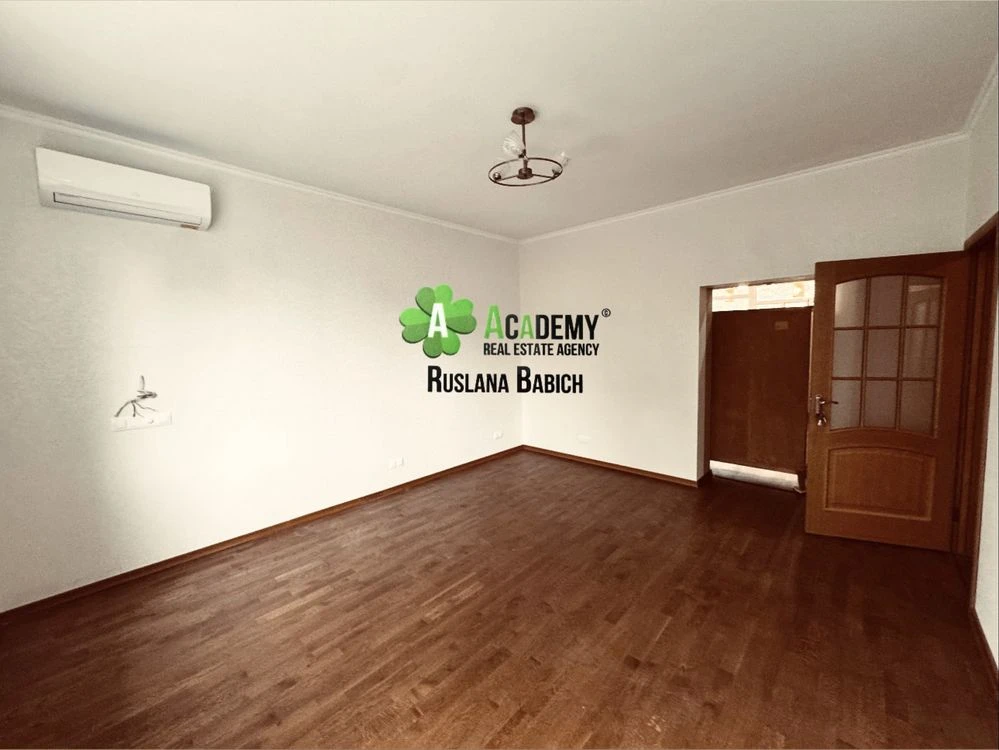 Center, Globus Park, L. Ukrainy Avenue, 3-room apartment