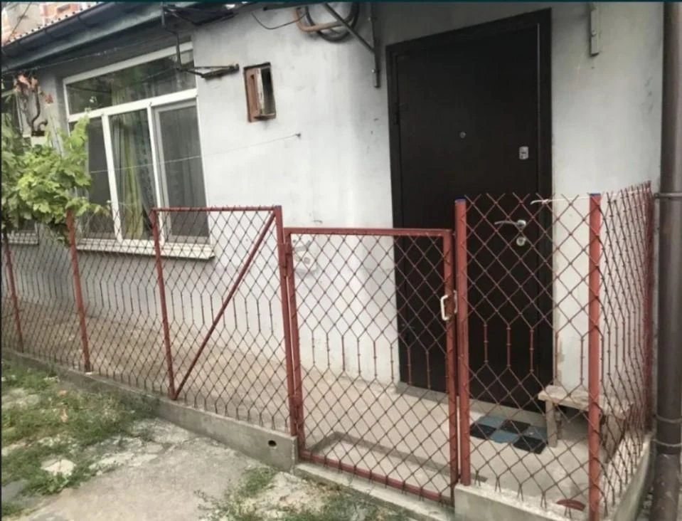 Продається 2-кімнатна квартира на земельній ділянці на вул. Пишонівській (795