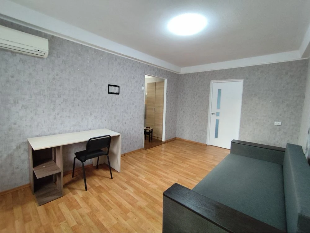 Продається 2-кімнатна квартира з ремонтом в центрі міста