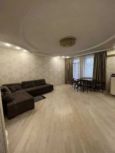 Продається 3-кімнатна квартира в Харкові, метро "Захисників України"