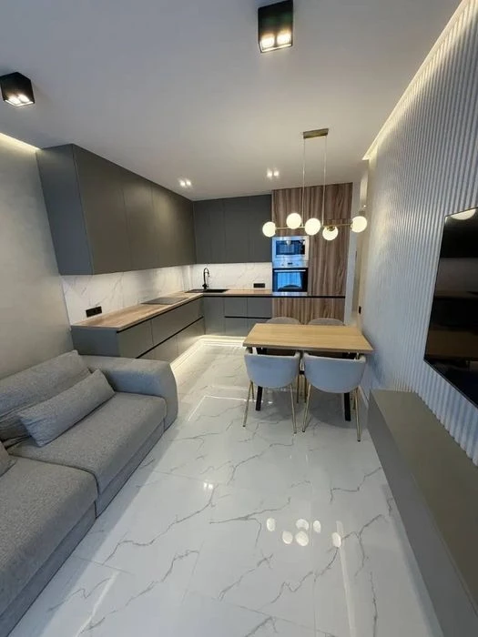 Luxurious 3-room apartment in a new building on Peremozh-3 (Mandryk St.)