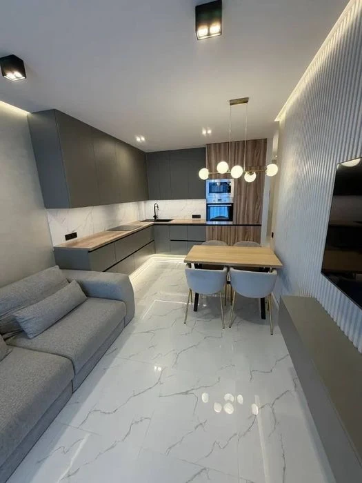 Luxurious 3-room apartment in a new building on Peremozh-3 (Mandryk St.)