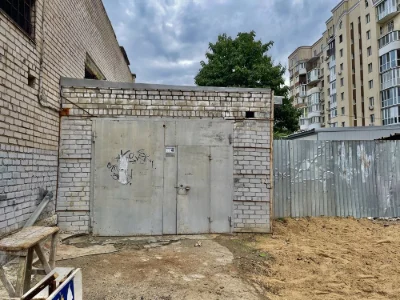 For Sale: DOUBLE Garage in the Center! Premier House!