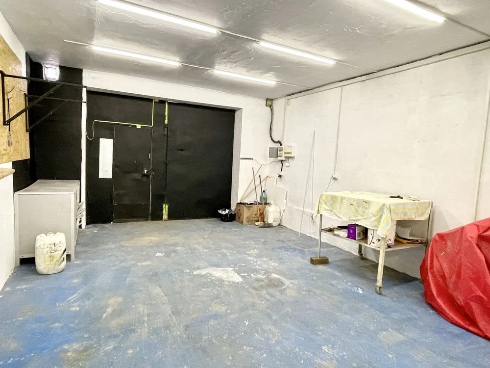 For Sale: DOUBLE Garage in the Center! Premier House!