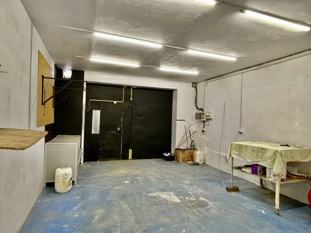 For Sale: DOUBLE Garage in the Center! Premier House!
