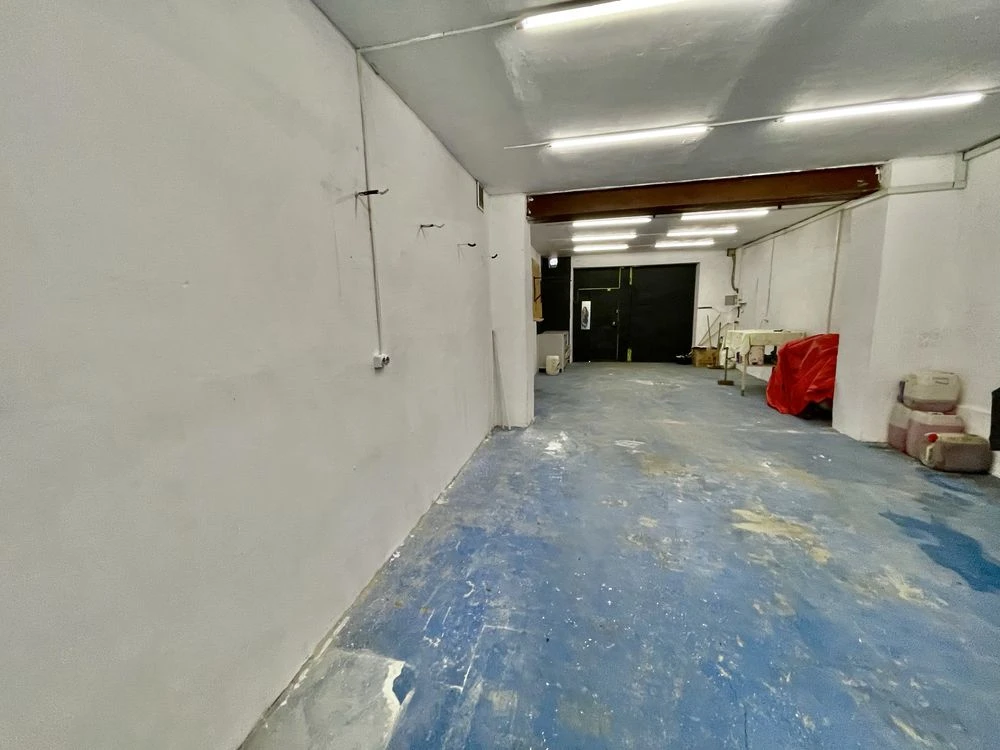 For Sale: DOUBLE Garage in the Center! Premier House!