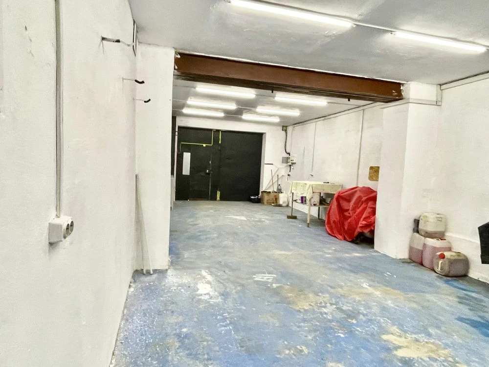 For Sale: DOUBLE Garage in the Center! Premier House!